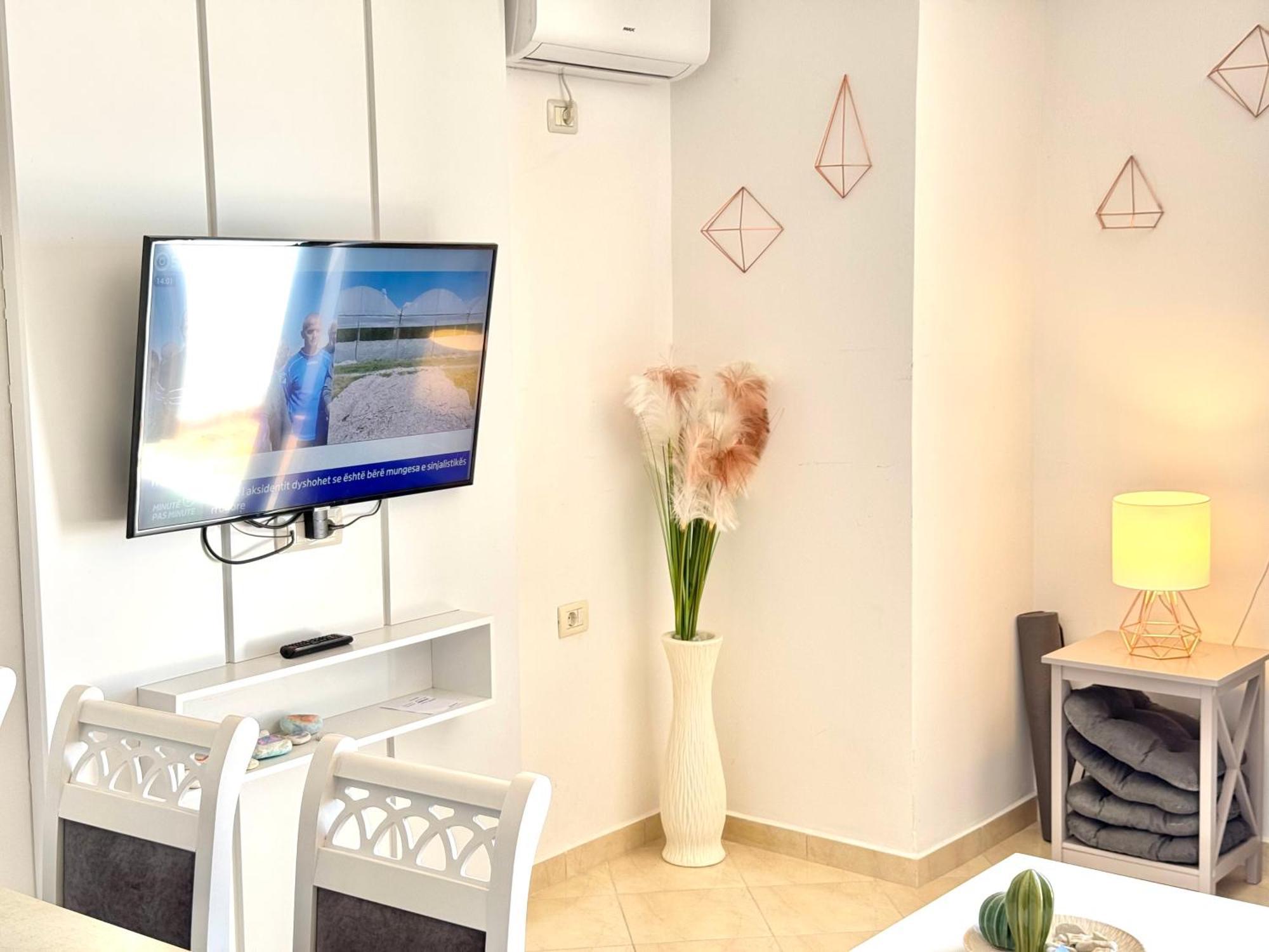 Sun & Sea Apartment Saranda Buitenkant foto